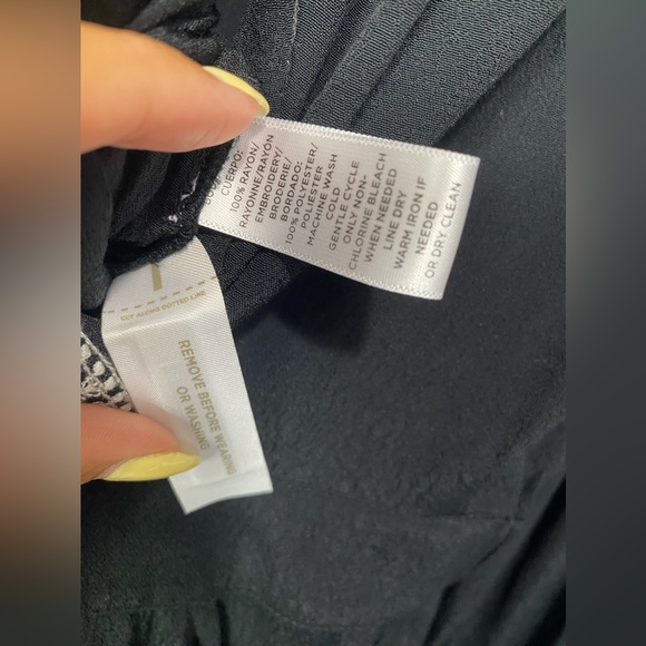 NWT-Loft Black V Neck Embroidered Romper XS - Picture 6 of 8